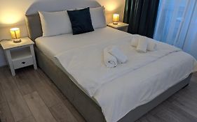 Alina'S Deluxe Apartment And Free Private Parking