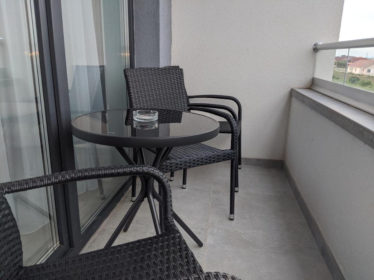Alina'S Deluxe Apartment And Free Private Parking Dumbravita  Exterior foto